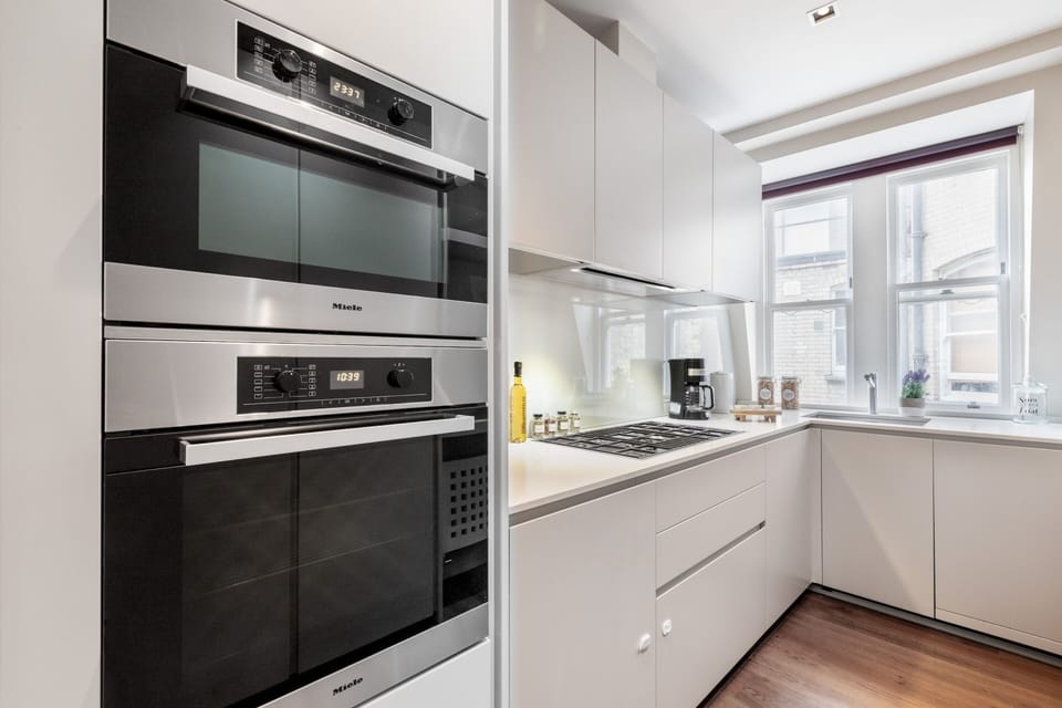 Apartment | Private kitchen | Full-size fridge, microwave, oven, stovetop