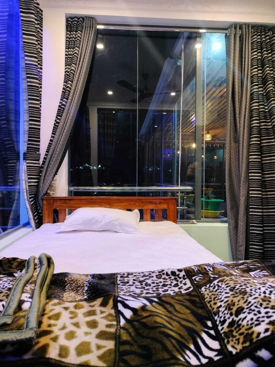 Deluxe Room, Hill View | Bed sheets