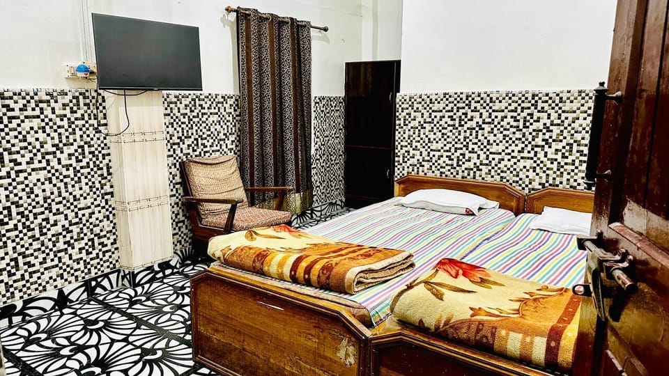 Deluxe Room, City View | WiFi (free), bed sheets