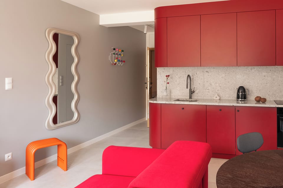 Studio Suite | Private kitchen | Fridge, stovetop, dishwasher, electric kettle