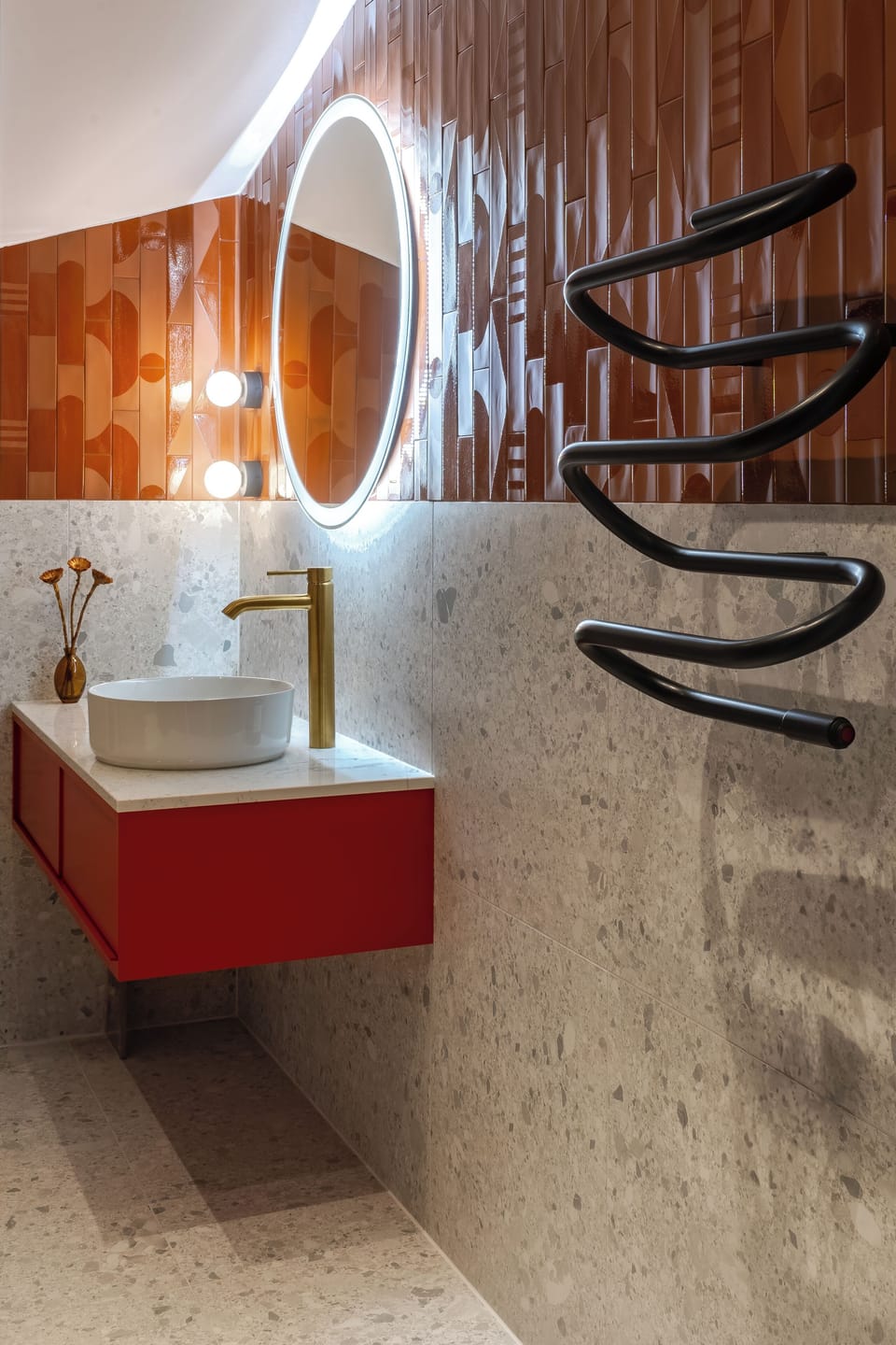 Studio Suite | Bathroom | Shower, hair dryer, towels, soap