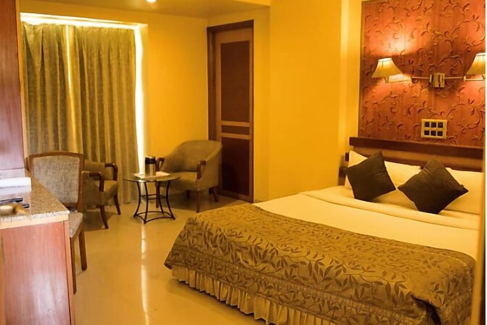 Deluxe Room, City View | Desk, laptop workspace, free WiFi