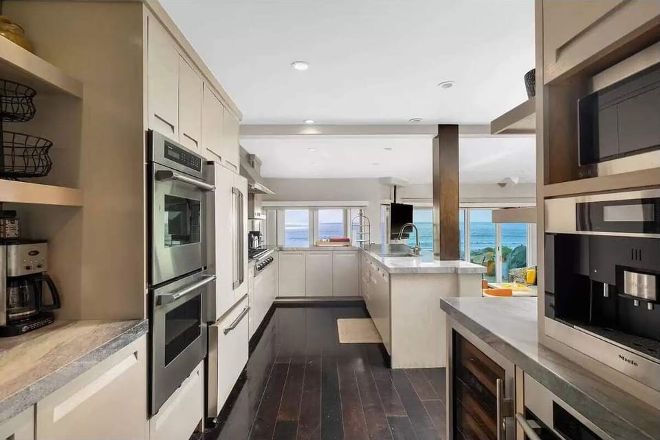 Sea views and kitchen vibes for the ultimate culinary experience.