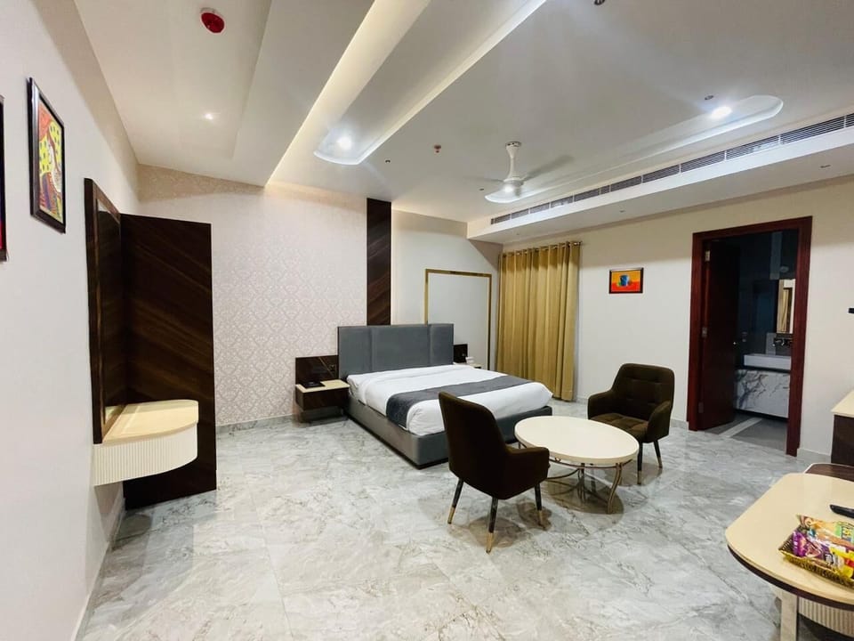 In-room safe, desk, soundproofing, iron/ironing board