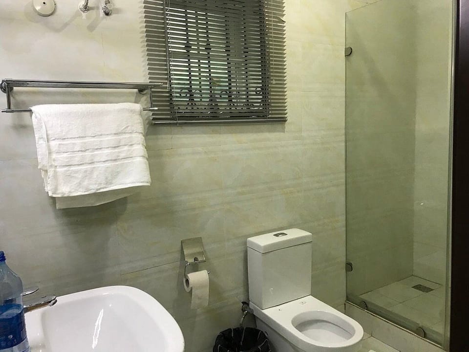 Deluxe Room, Balcony, City View | Bathroom | Free toiletries, towels, soap, shampoo