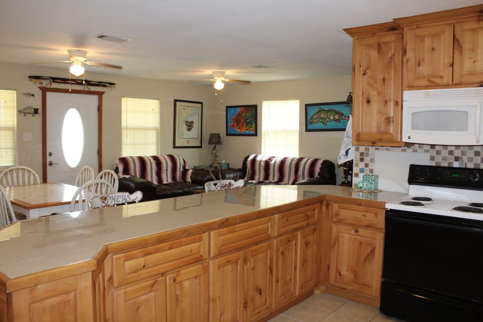 Kitchen/Bar