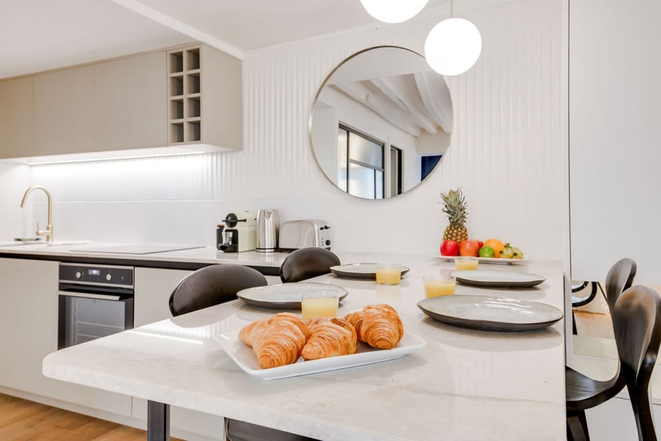 The kitchen and dining area