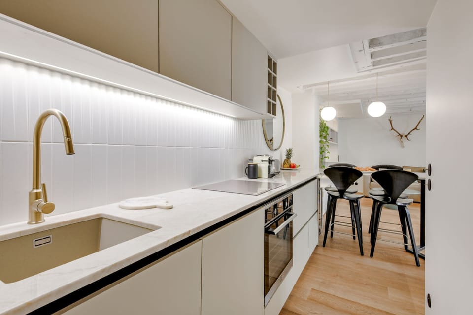 The kitchen is fully equipped to prepare a simple meal