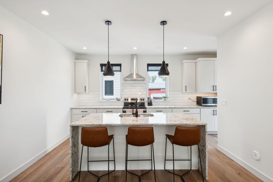 Townhome, 2 Bedrooms | Private kitchen | Fridge, oven, coffee/tea maker, electric kettle