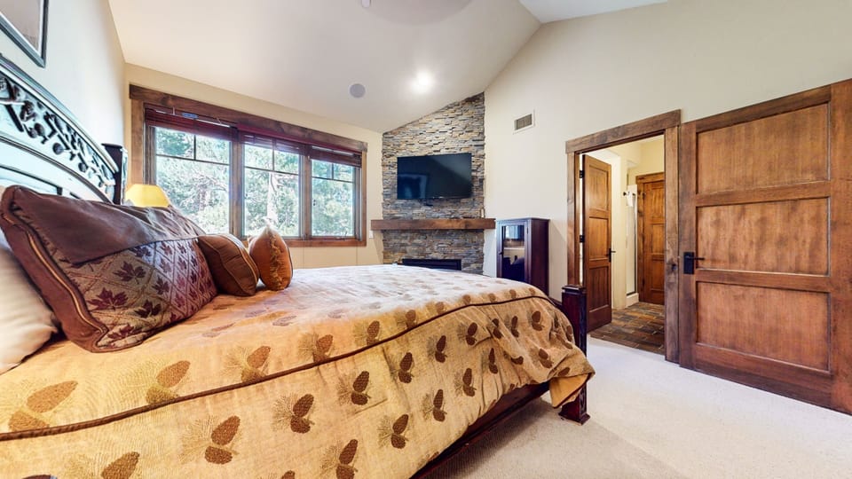 Woodwinds #1303 4 Bedroom Condo by RedAwning Apartment in Mammoth Lakes