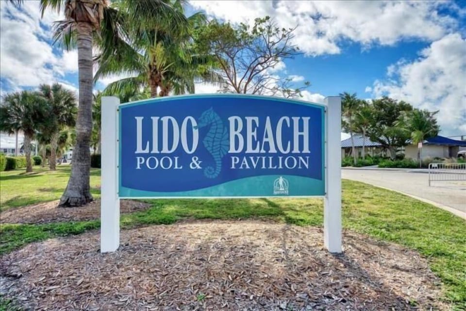 Lido Beach pool and pavilion