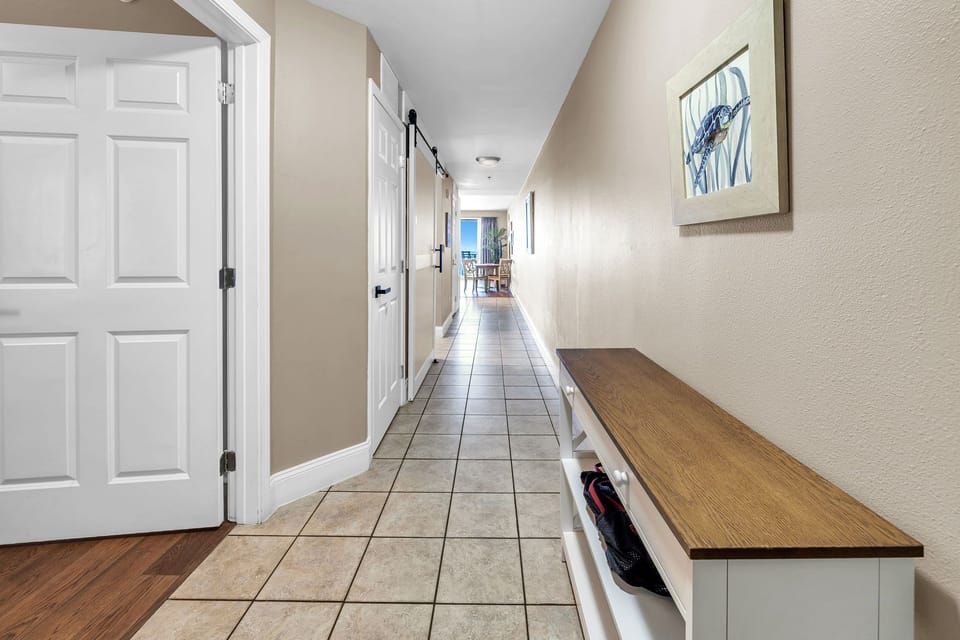 Welcome in to Laketown Wharf 903