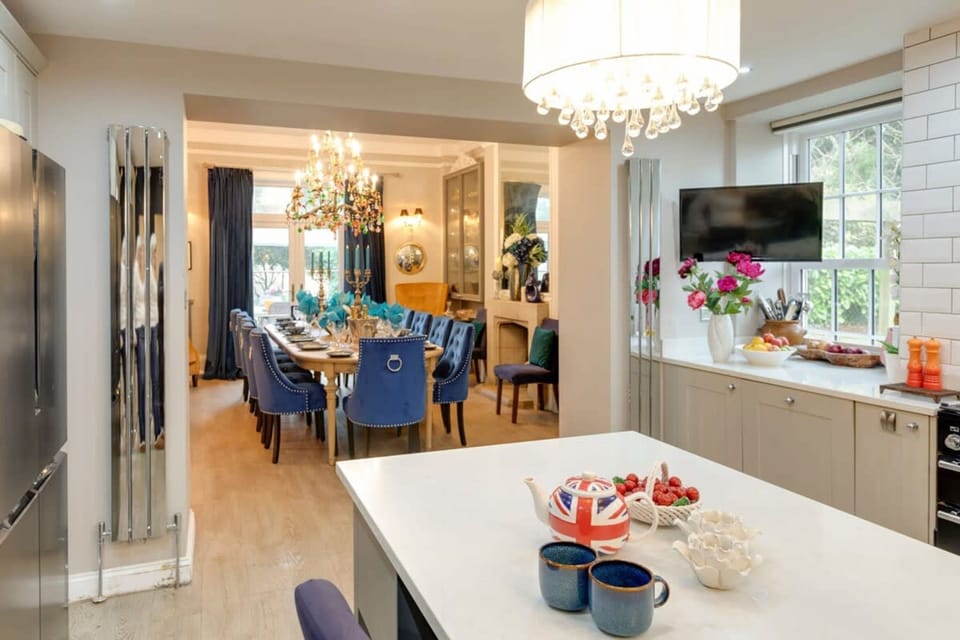 House | 8 bedrooms, high-speed internet