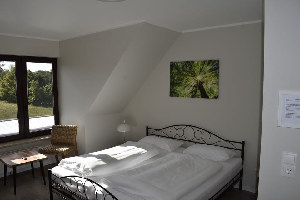 Standard Room, Non Smoking, Garden View | Living area | 55-inch flat-screen TV with digital channels