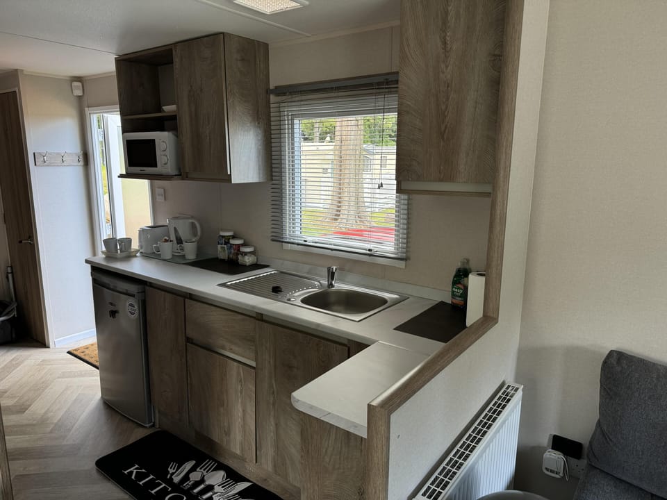 Apartment | Private kitchen | Fridge, microwave, oven, stovetop