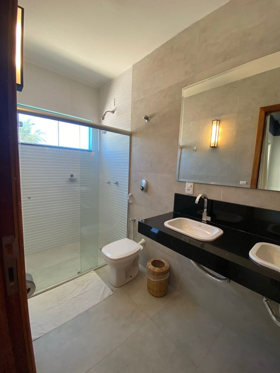 Family Room (Deluxe Com Vista Mar) | Bathroom | Towels, toilet paper