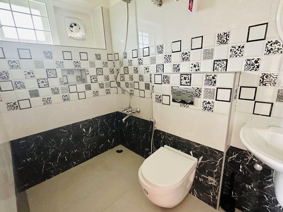 Deluxe Villa, Garden View | Bathroom | Shower, hair dryer, slippers, towels