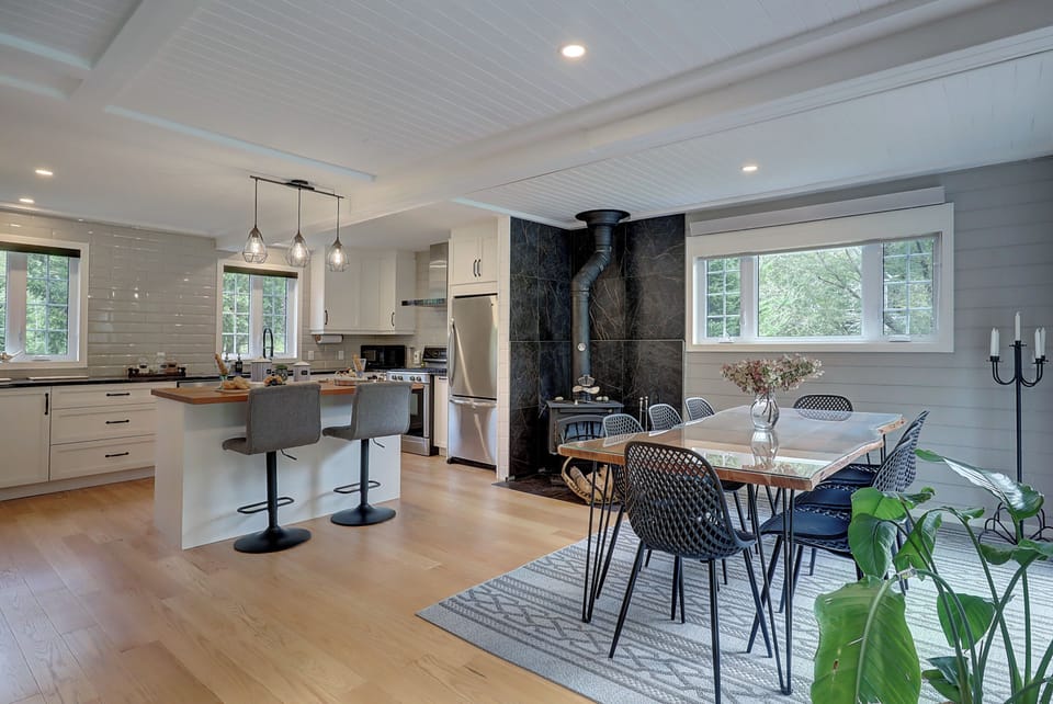 Dining room, kitchen 