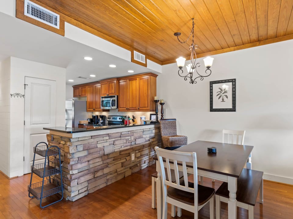 Kitchen/ Dining Area