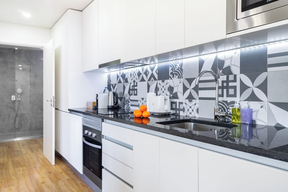 Apartment, 2 Bedrooms | Private kitchenette | Electric kettle