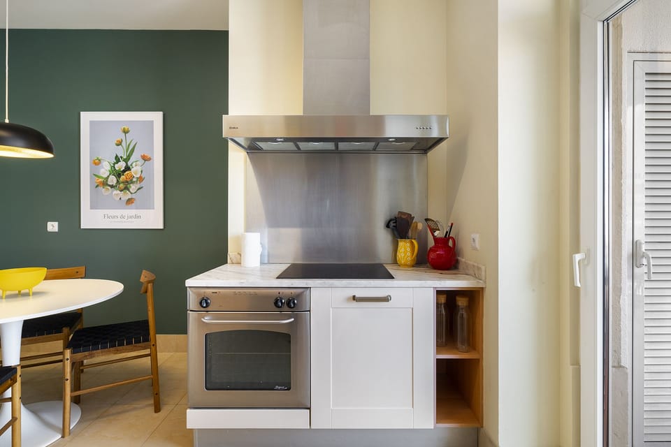 Apartment, 4 Bedrooms | Private kitchen | Electric kettle, toaster