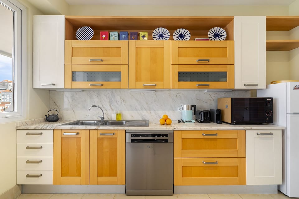 Apartment, 4 Bedrooms | Private kitchen | Electric kettle, toaster