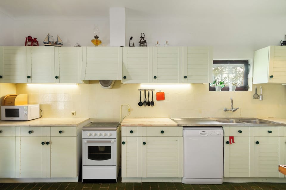 Villa, 3 Bedrooms | Private kitchen | Electric kettle, toaster