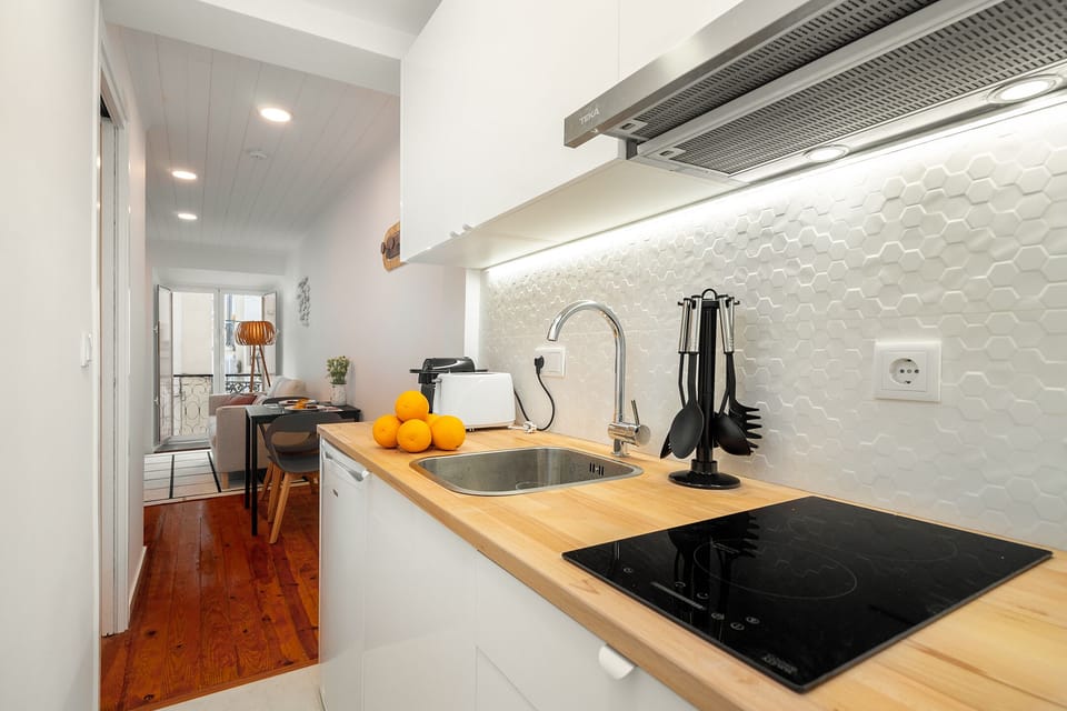 Apartment, 1 Bedroom | Private kitchen | Electric kettle, toaster