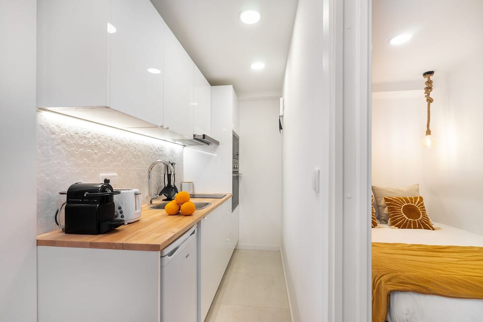 Apartment, 1 Bedroom | Private kitchen | Electric kettle, toaster