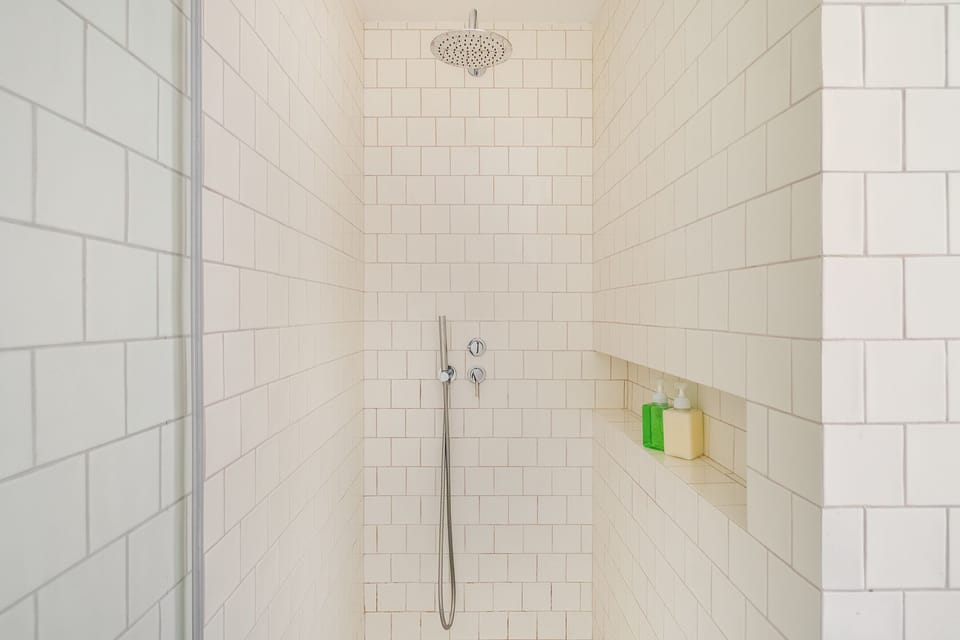 Lisbon'S Elite A Stylish & Modern Studio W Patio Apartment in Lisbon