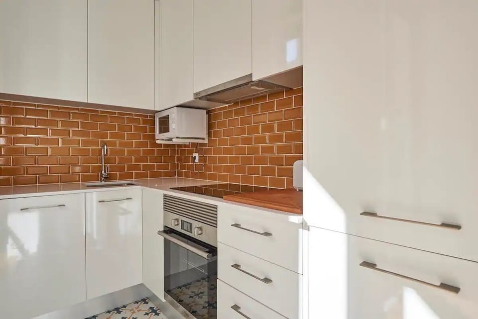 Apartment, 1 Bedroom | Private kitchen | Electric kettle, toaster