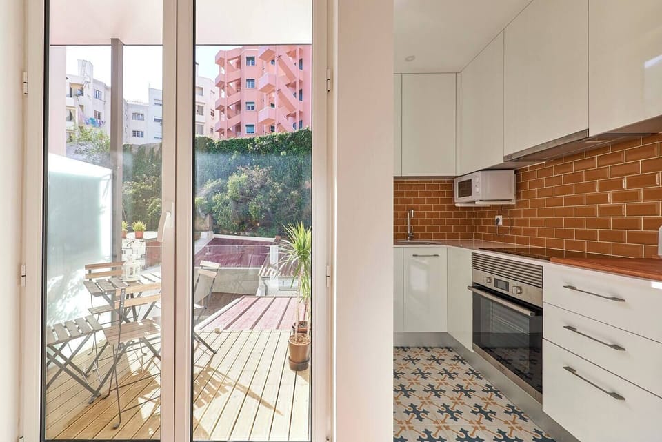 Apartment, 1 Bedroom | Private kitchen | Electric kettle, toaster