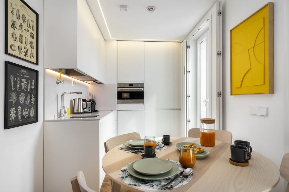 Apartment, 1 Bedroom | Private kitchen | Electric kettle, toaster