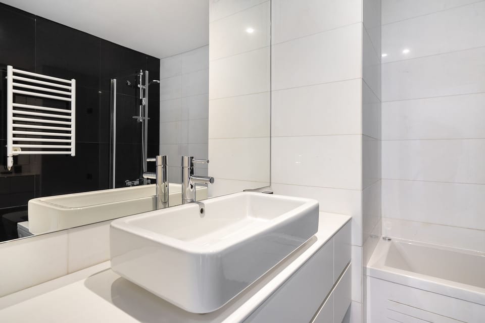 Urban Retreat W/Parking, Elevator & Ac By Benfica Stadium Apartment in Lisbon