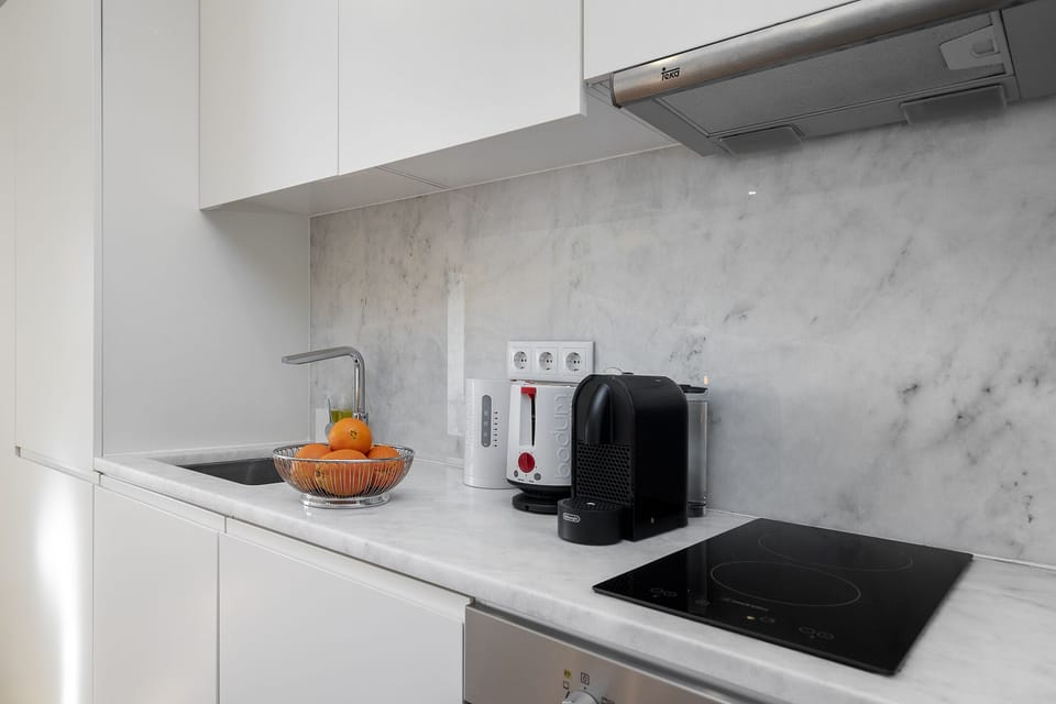 Apartment, 1 Bedroom | Private kitchen | Electric kettle, toaster