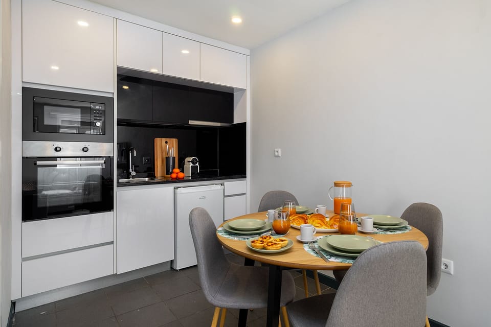 Apartment, 2 Bedrooms | Private kitchenette | Electric kettle