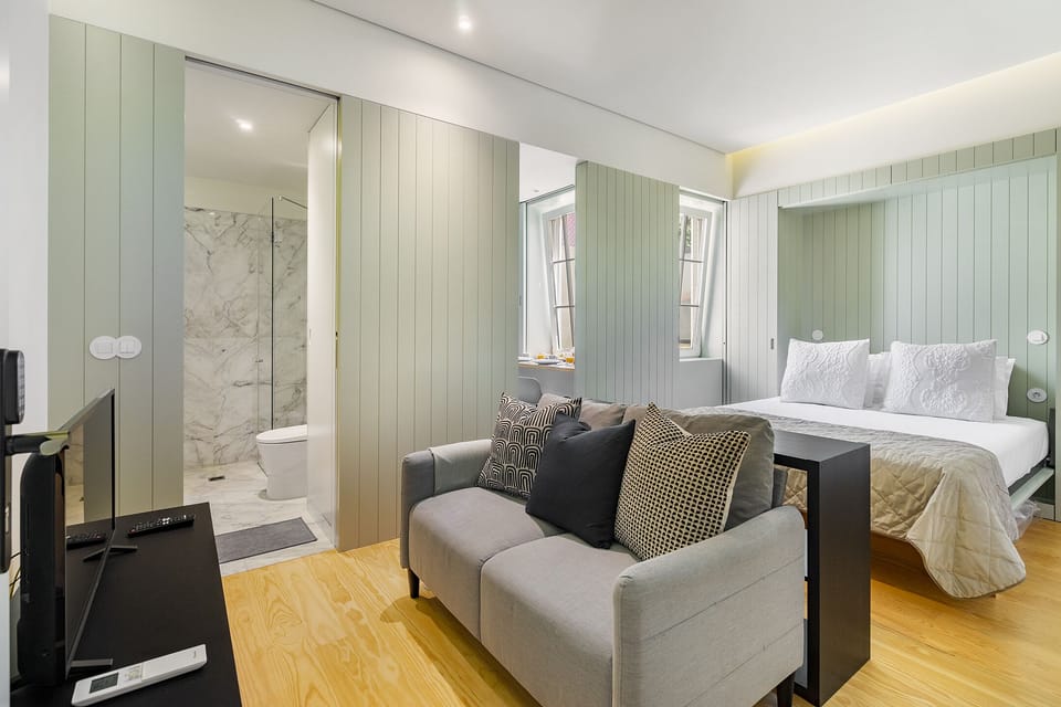 Studio | Living area | Flat-screen TV