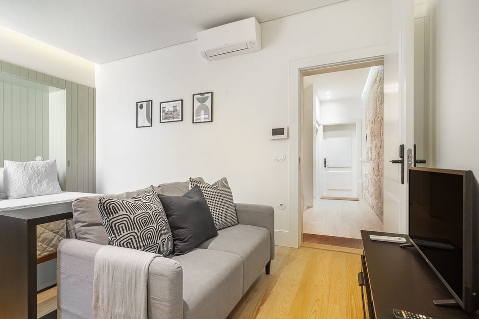 Studio | Living area | Flat-screen TV