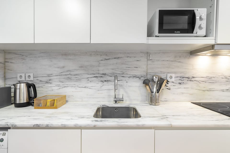 Studio | Private kitchen | Fridge, electric kettle, toaster