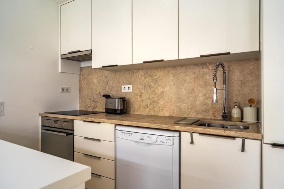Apartment, 2 Bedrooms | Private kitchen | Electric kettle, toaster