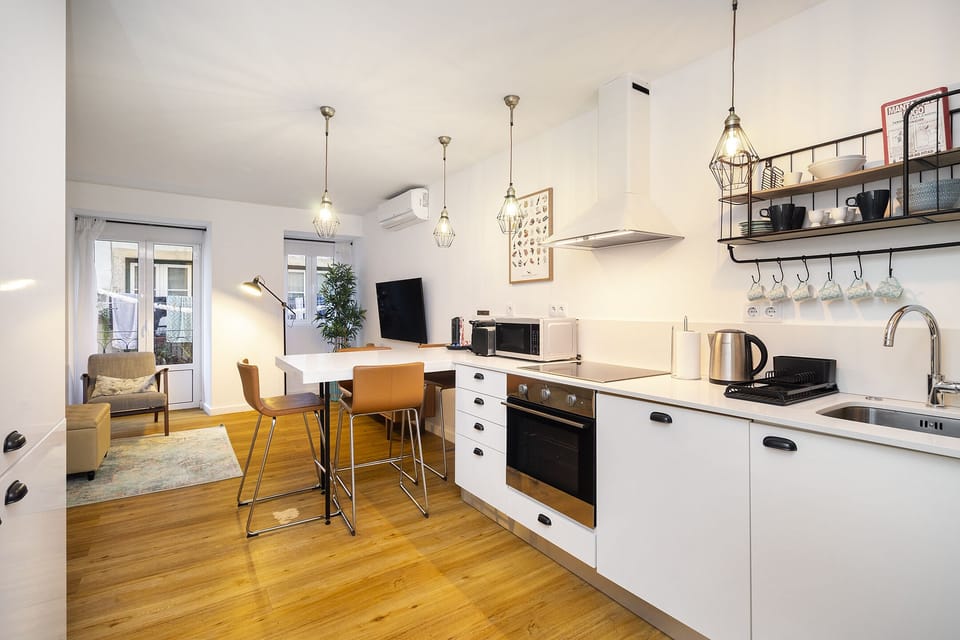 Apartment, 1 Bedroom | Private kitchenette | Electric kettle, toaster