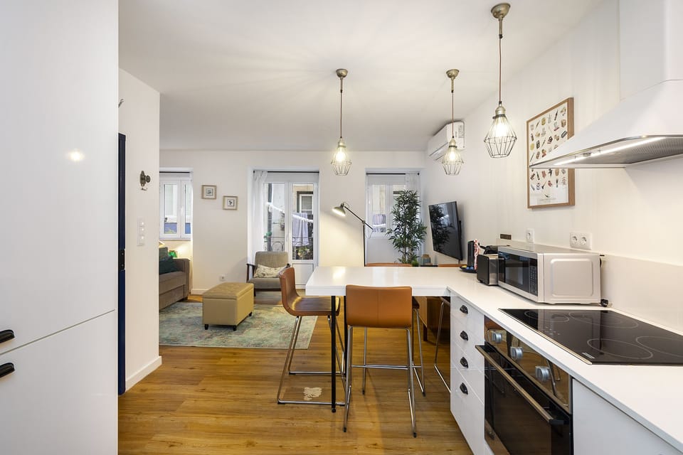 Apartment, 1 Bedroom | Private kitchenette | Electric kettle, toaster