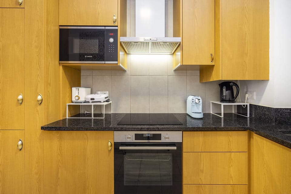 Apartment, 2 Bedrooms | Private kitchen | Electric kettle, toaster