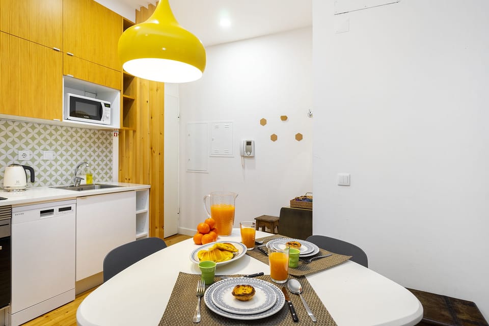 Apartment, 1 Bedroom | Private kitchenette | Electric kettle, toaster