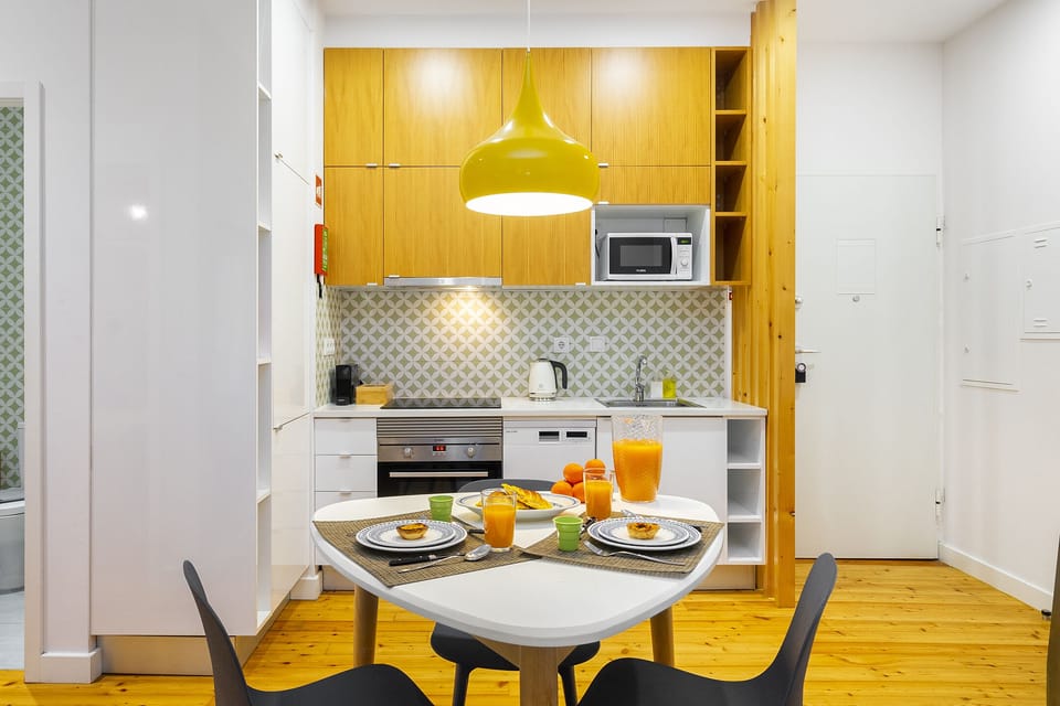 Apartment, 1 Bedroom | Private kitchenette | Electric kettle, toaster