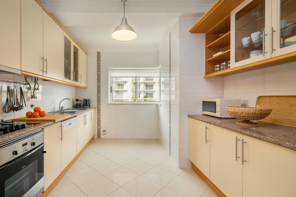 Apartment, 2 Bedrooms | Private kitchen | Electric kettle, toaster
