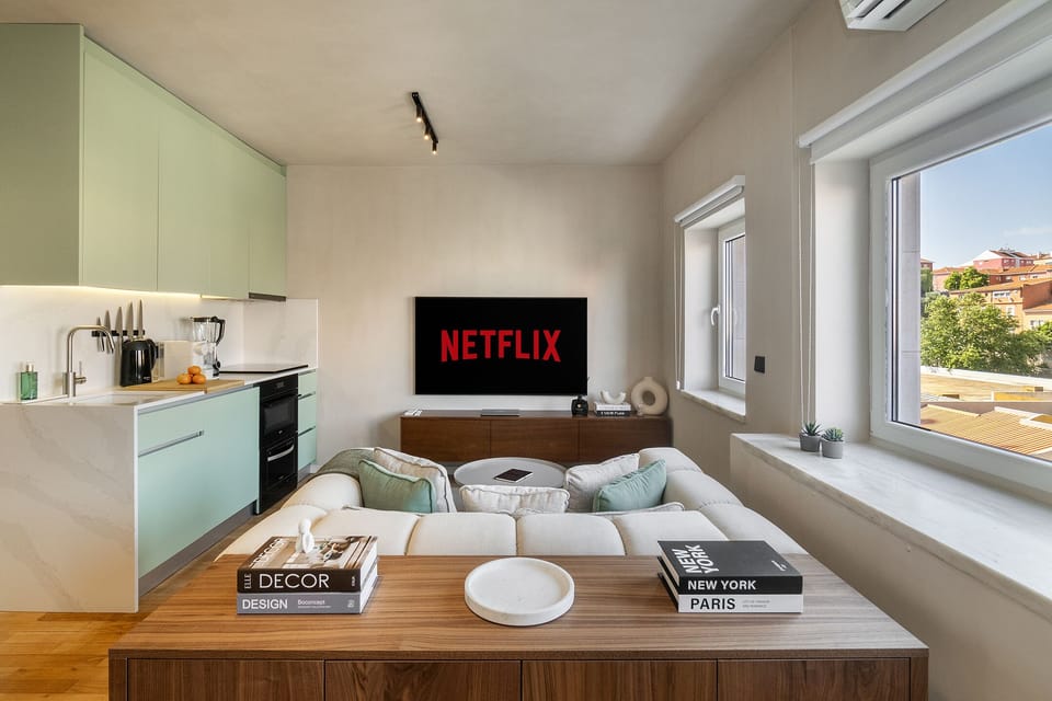 Studio | Living area | Flat-screen TV