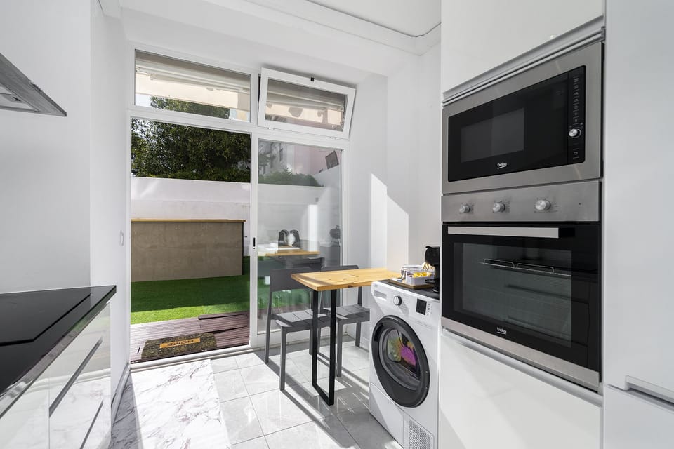 Apartment, 2 Bedrooms | Private kitchen | Electric kettle, toaster