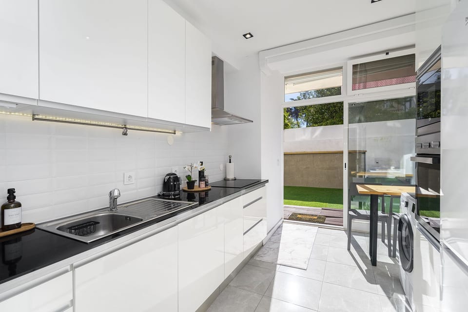 Apartment, 2 Bedrooms | Private kitchen | Electric kettle, toaster