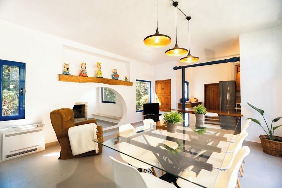 Comfort Villa, Multiple Bedrooms | Living area | Flat-screen TV